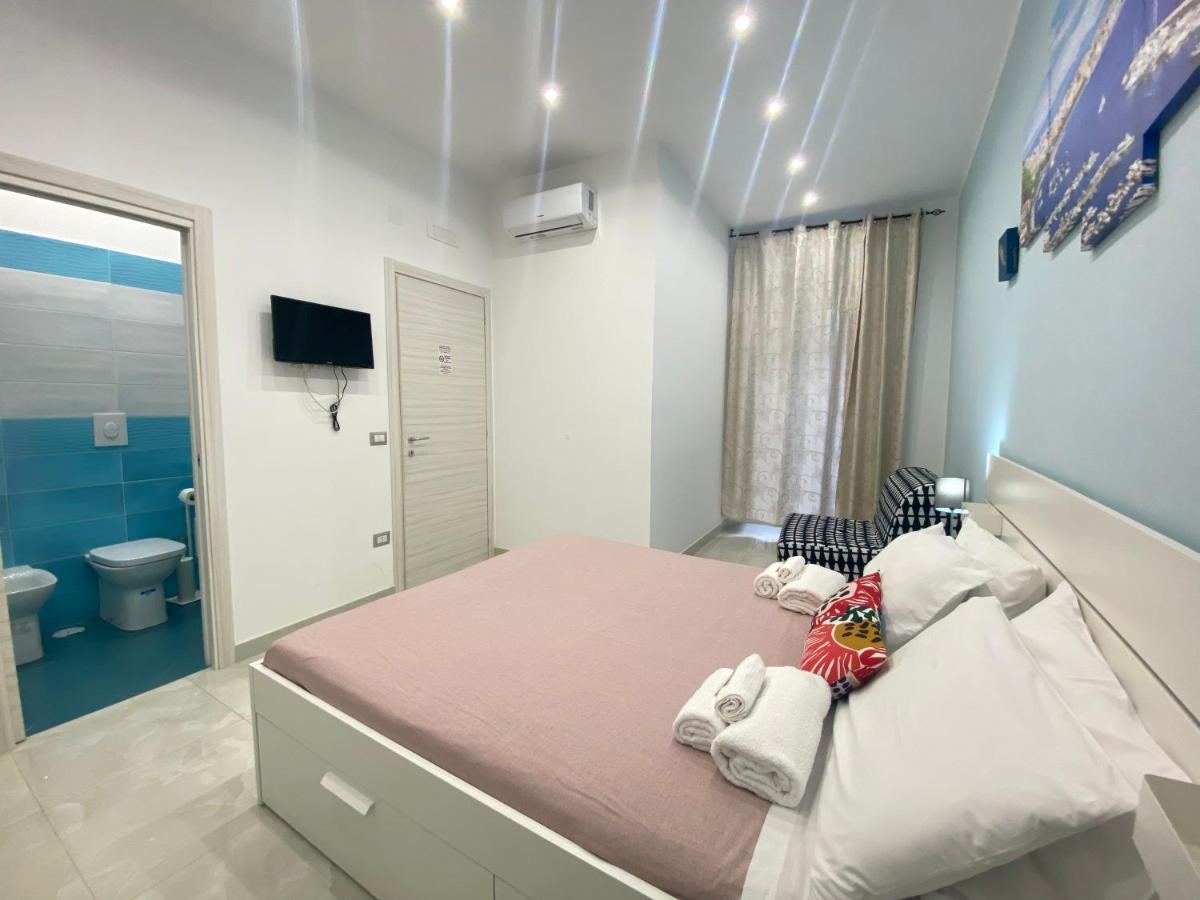 Il Vicoletto Hotel Napoli Bagian luar foto